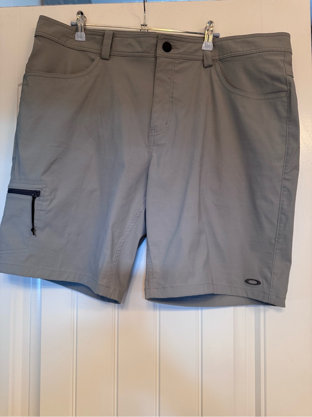 Oakley Men's Light Gray Outdoor Performance Shorts